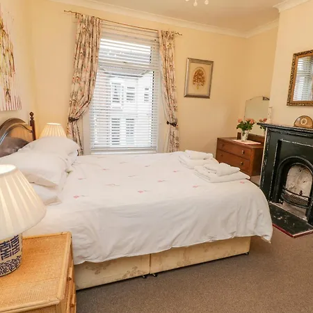 Victoria * レッドカー